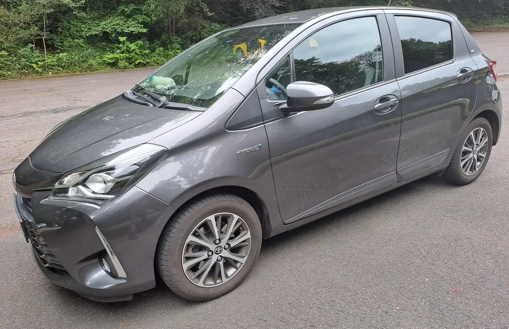 Toyota Yaris *Top*Hybrid*Y20*Navi*Klima*Kamera*nur 39800 km* Grijs - 2