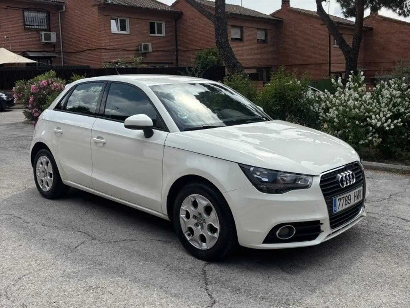Audi A1 Sportback 1.6TDI Attraction Blanco - 1