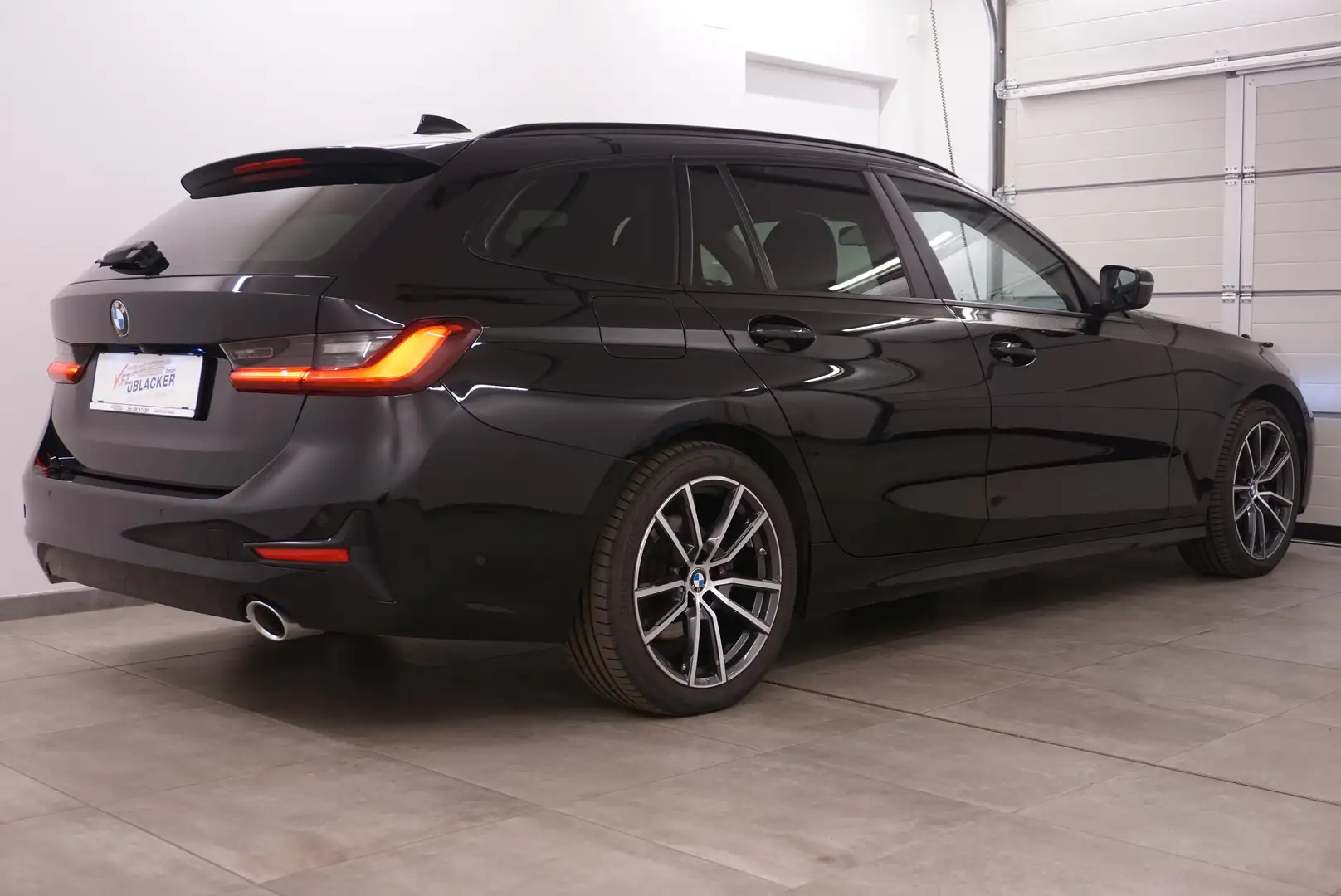 BMW 320 d // Abstandstempomat // M-Lenkrad // Schwarz - 2
