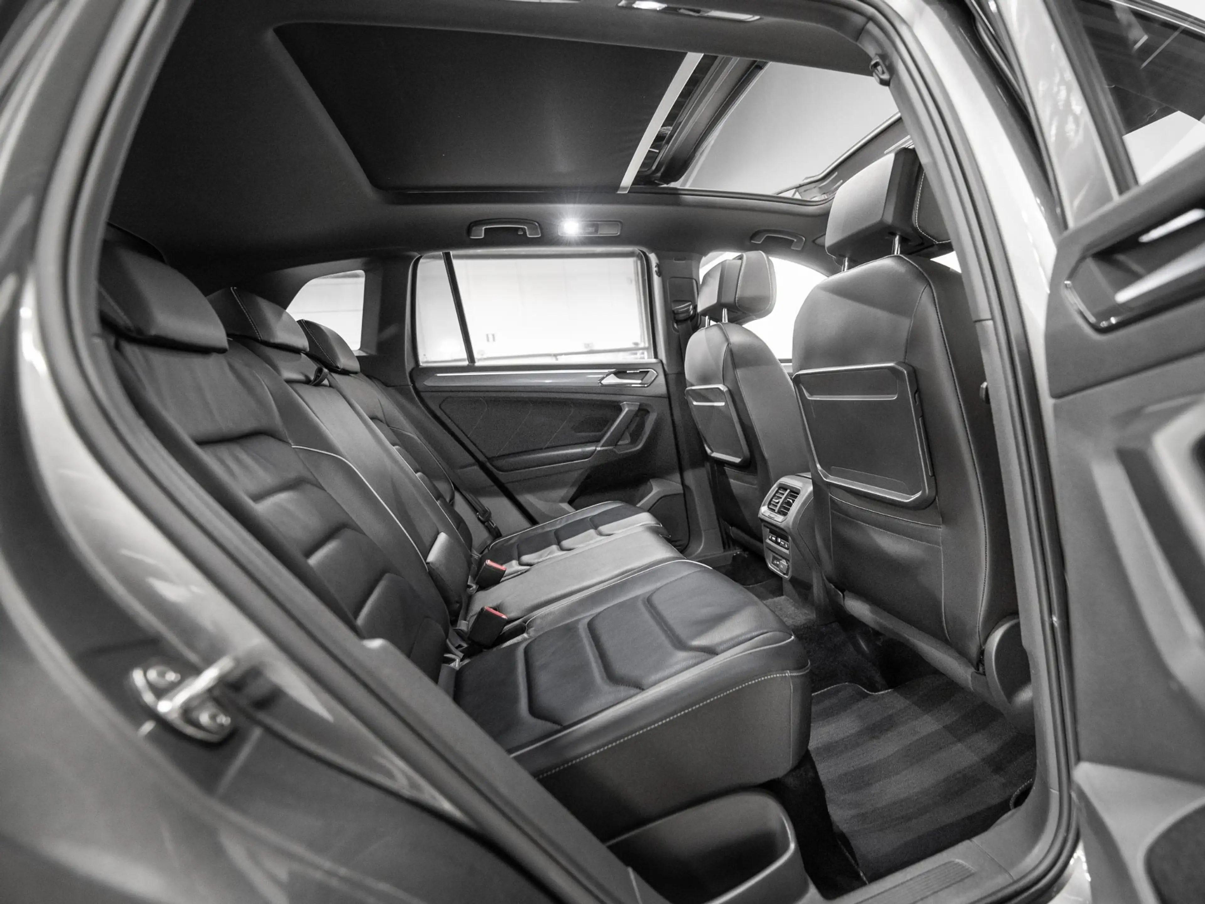 Volkswagen Tiguan 2.0 TSI 4Motion 220PK 3x R-Line Pano Leer Memory — photo 19