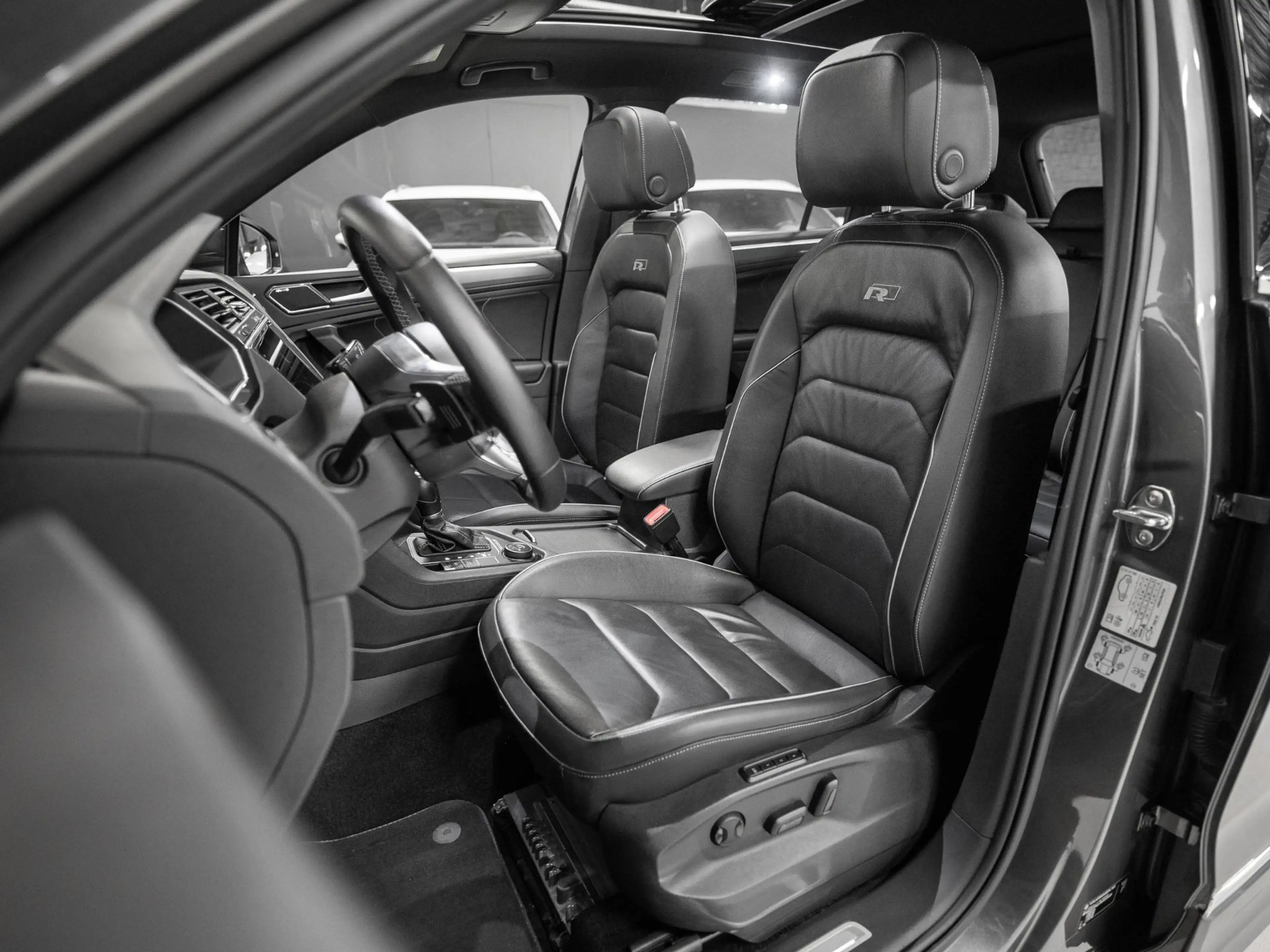 Volkswagen Tiguan 2.0 TSI 4Motion 220PK 3x R-Line Pano Leer Memory — photo 14