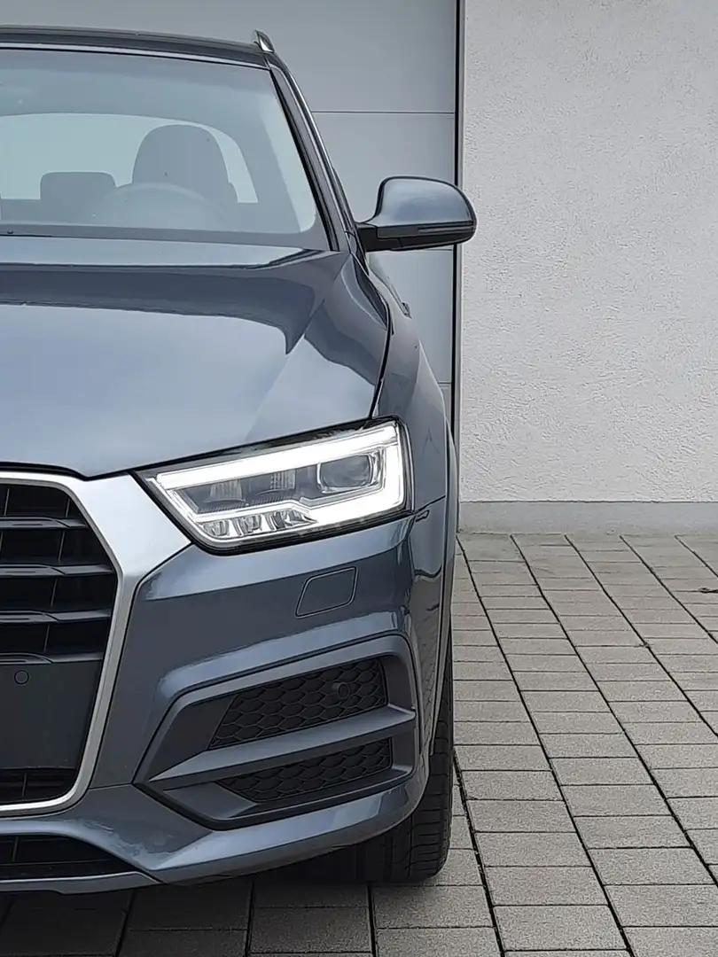 Audi Q3 2.0 TFSI quattro DSG/LED/Kam/AhK/Leder/19" Gris - 1
