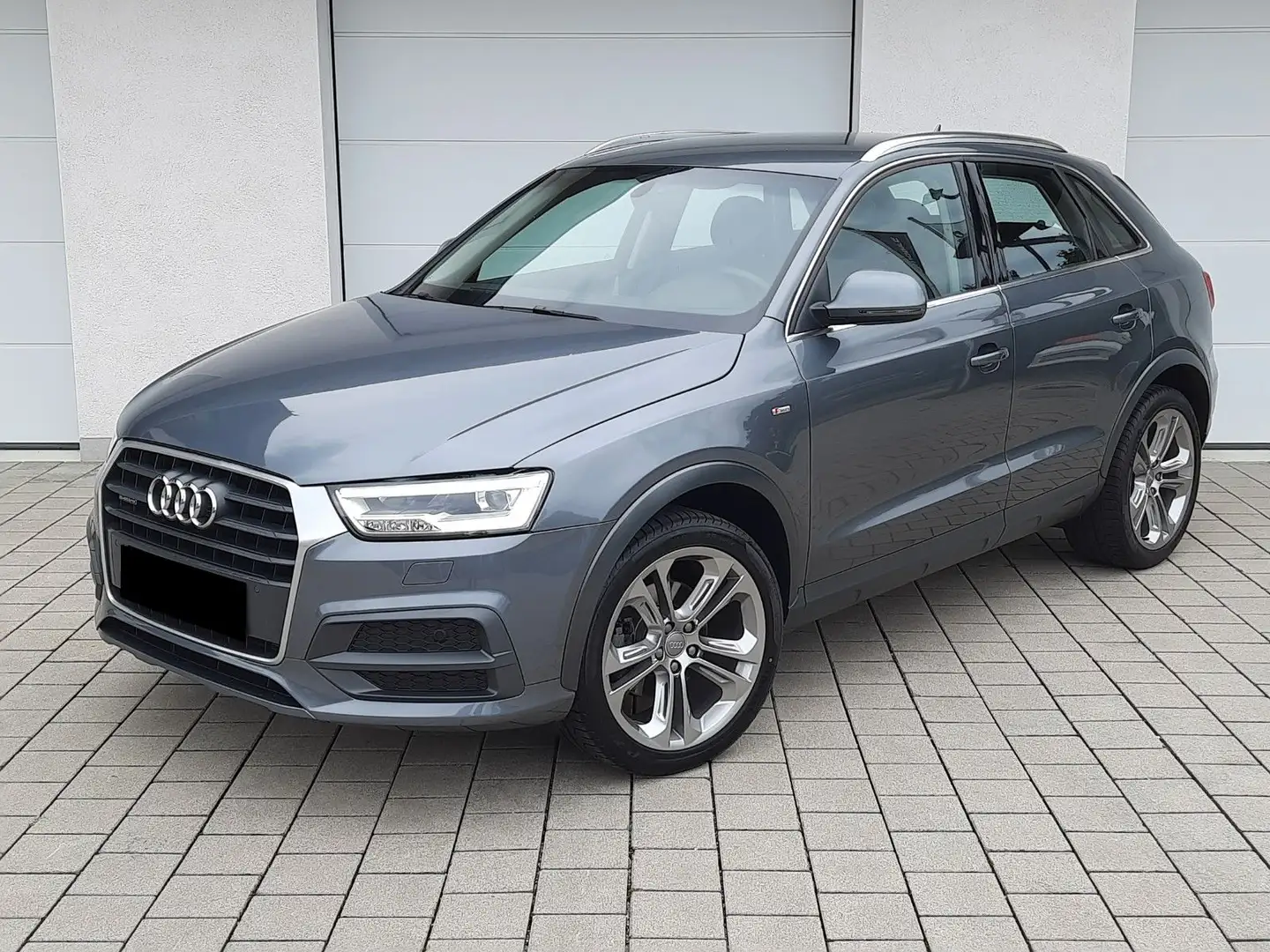 Audi Q3 2.0 TFSI quattro DSG/LED/Kam/AhK/Leder/19" Gris - 2