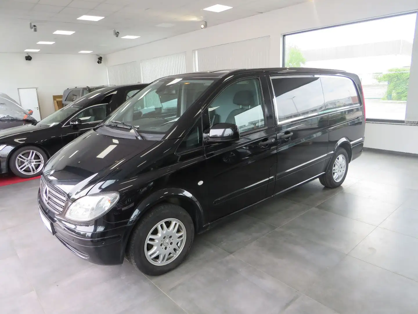 Mercedes-Benz Vito 4 Sarg Bestattungswagen / Leichenwagen Schwarz - 1