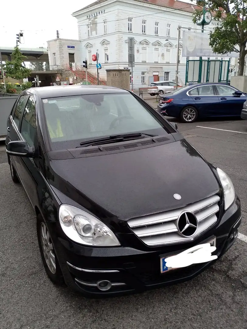 Mercedes-Benz 180 Schwarz - 1
