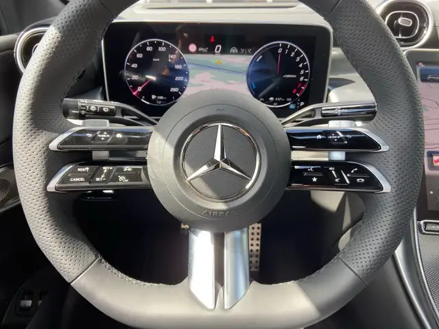 Mercedes-Benz GLC 300 e 4MATIC AMG Pano Night FAP Distr MBUX Ansicht 15