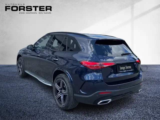 Mercedes-Benz GLC 300 e 4MATIC AMG Pano Night FAP Distr MBUX Ansicht 4