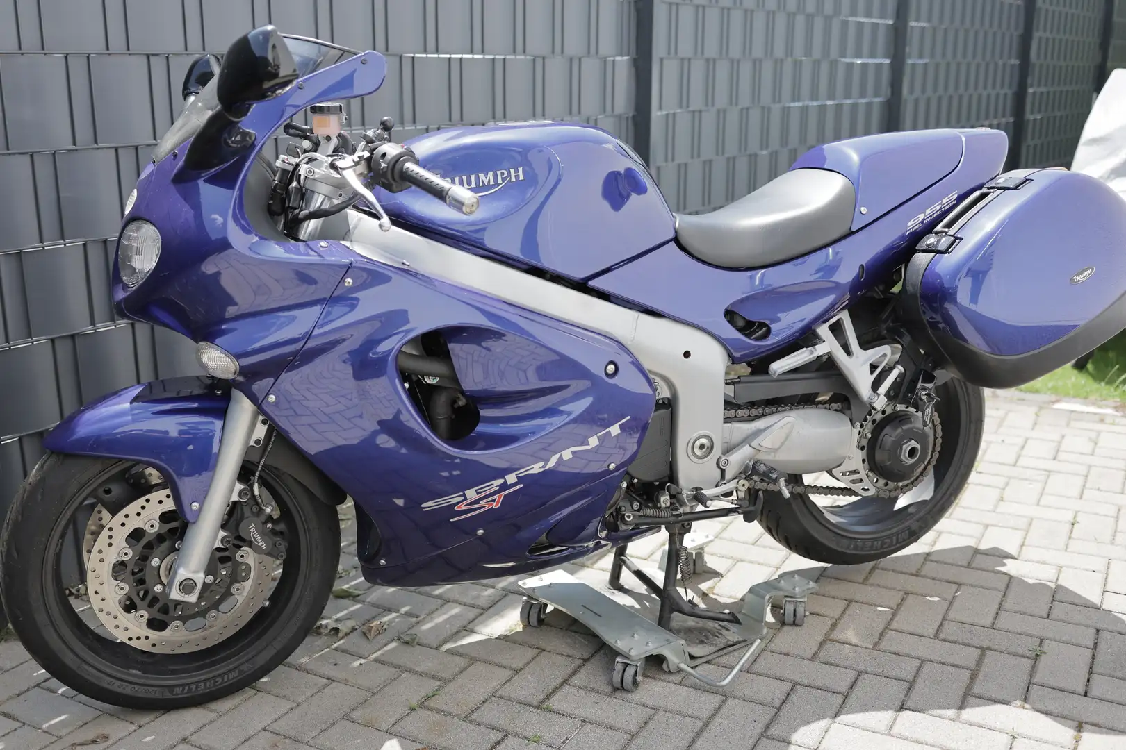Triumph Sprint ST Bleu - 1