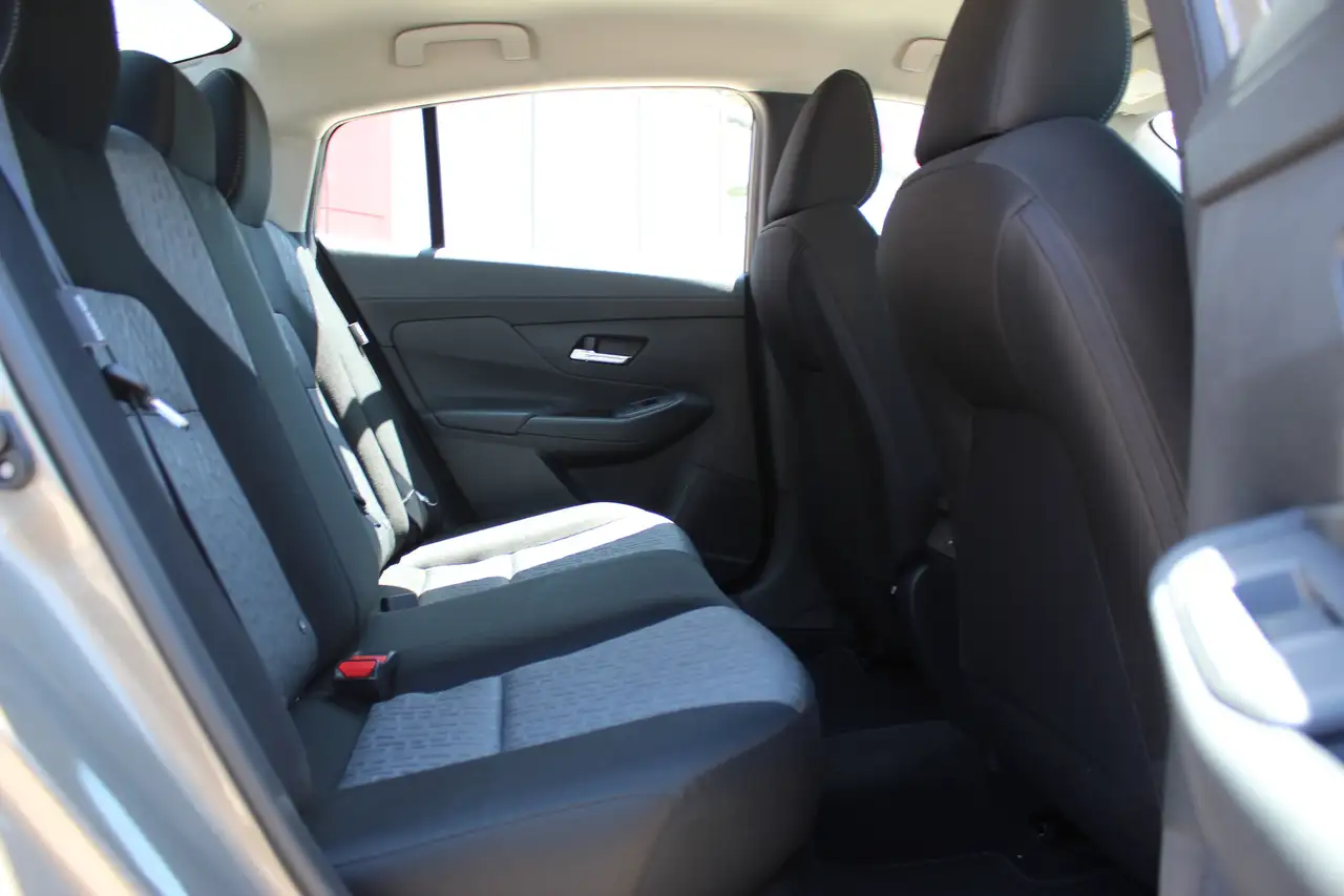 Nissan Sentra снимка Nissan Sentra