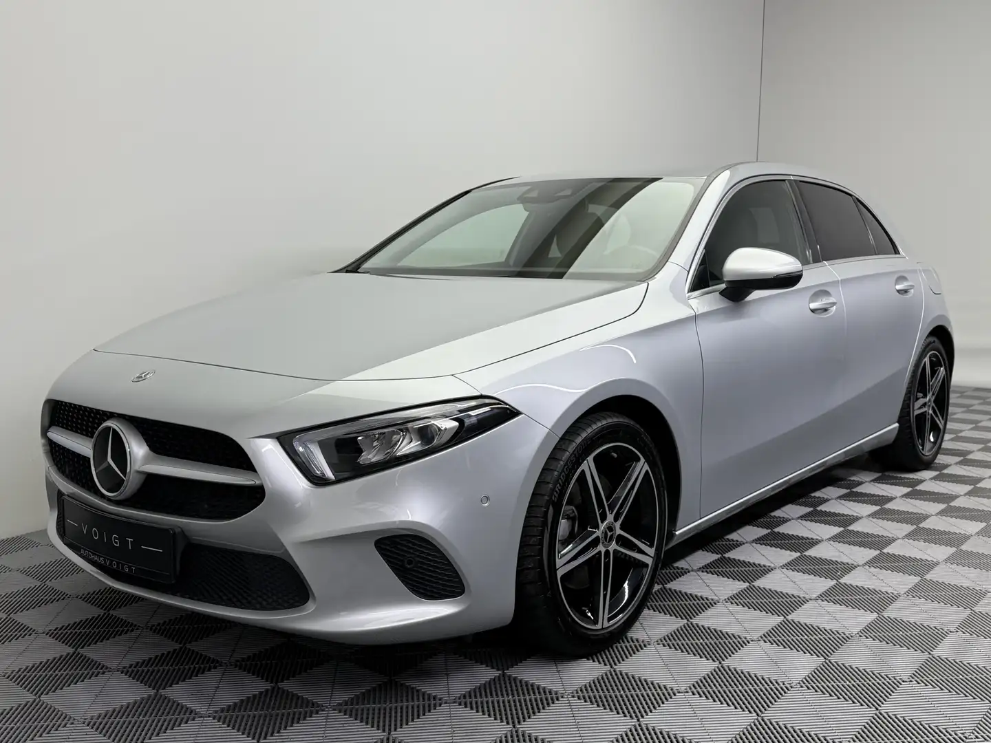 Mercedes-Benz A 220 4Matic|ACC|LED|Business|2.Hand|Keyless-Go| Silber - 2