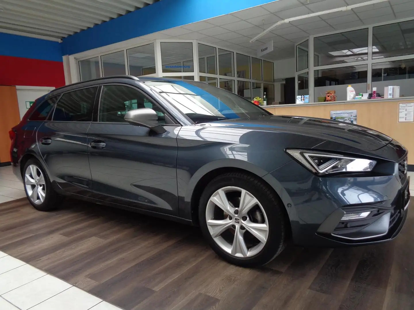 SEAT Leon Seat Leon ST 1.5 eTSI DSG FR.LED.Cam.SHZ.ACC. - 1