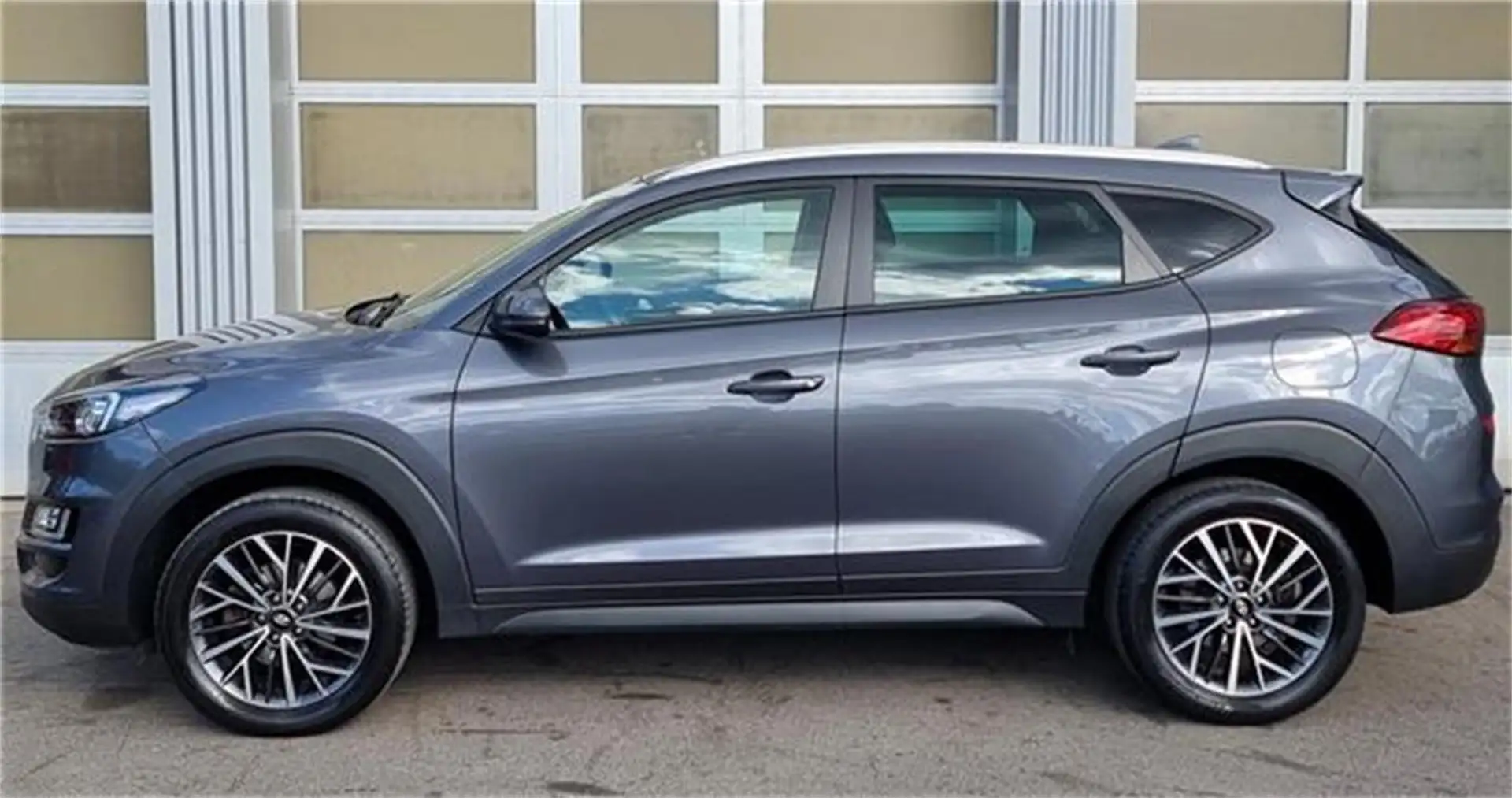 Hyundai TUCSON Tucson 1,6 GDI Start-Stopp Edition 25 mit Navigati Grau - 2