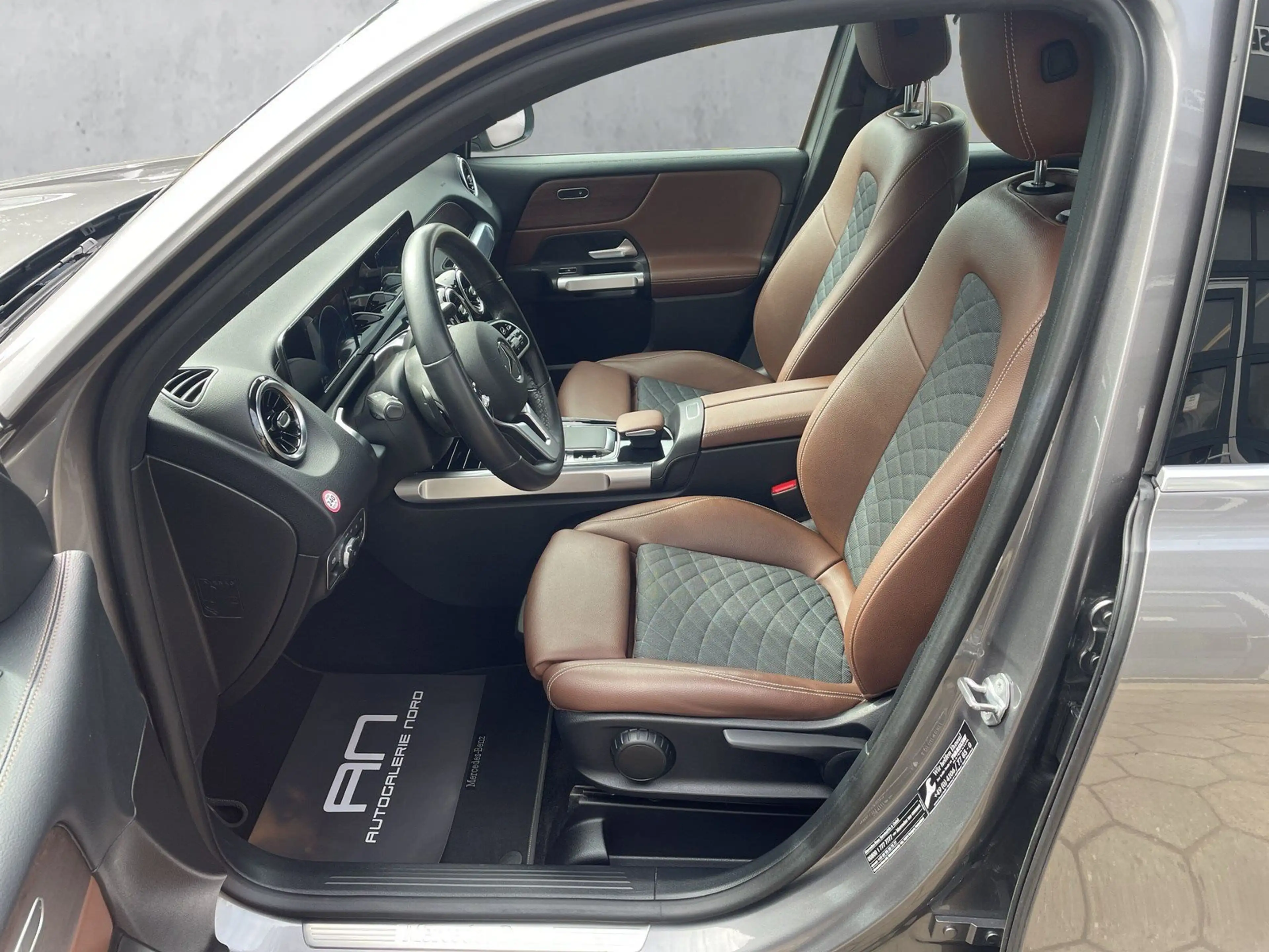 Mercedes-Benz GLB 250 4MATIC Business+Navi+RFK+Sitzheiz — photo 10