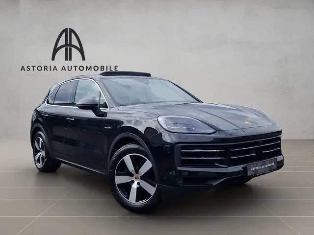 Porsche Cayenne view 3