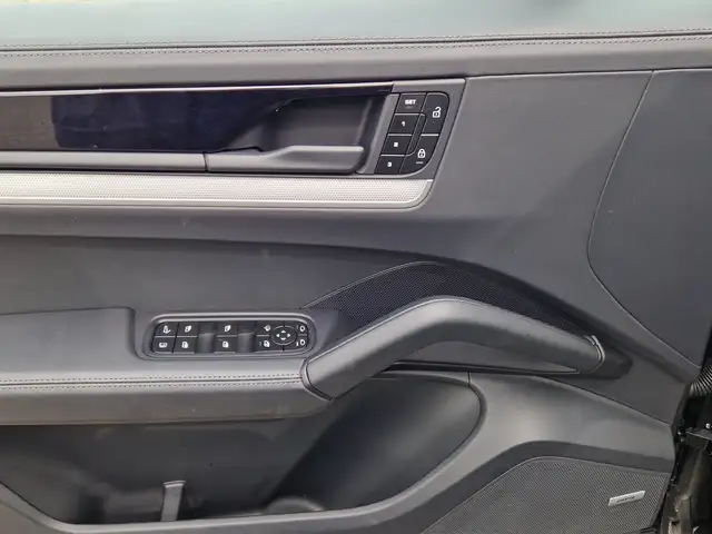 Porsche Cayenne view 13