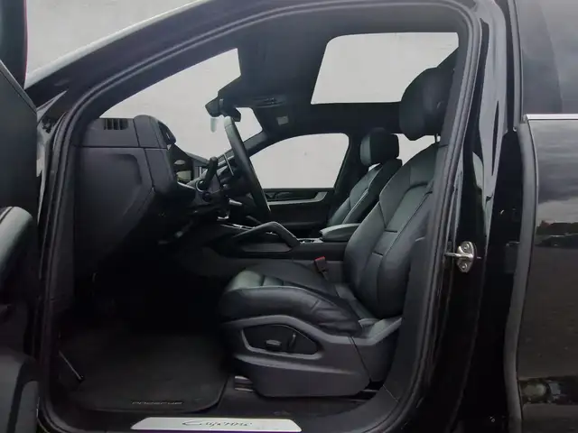 Porsche Cayenne view 15