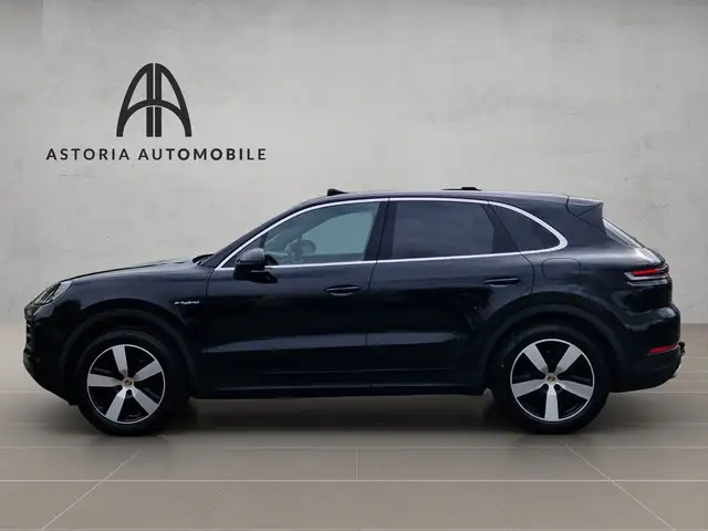 Porsche Cayenne view 8