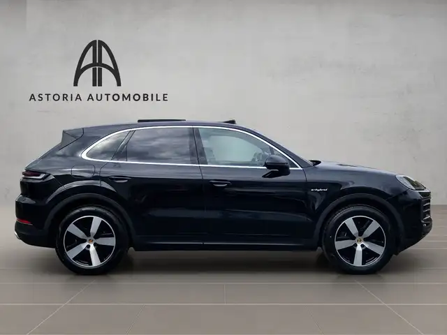Porsche Cayenne view 4