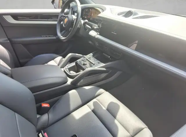 Porsche Cayenne view 10