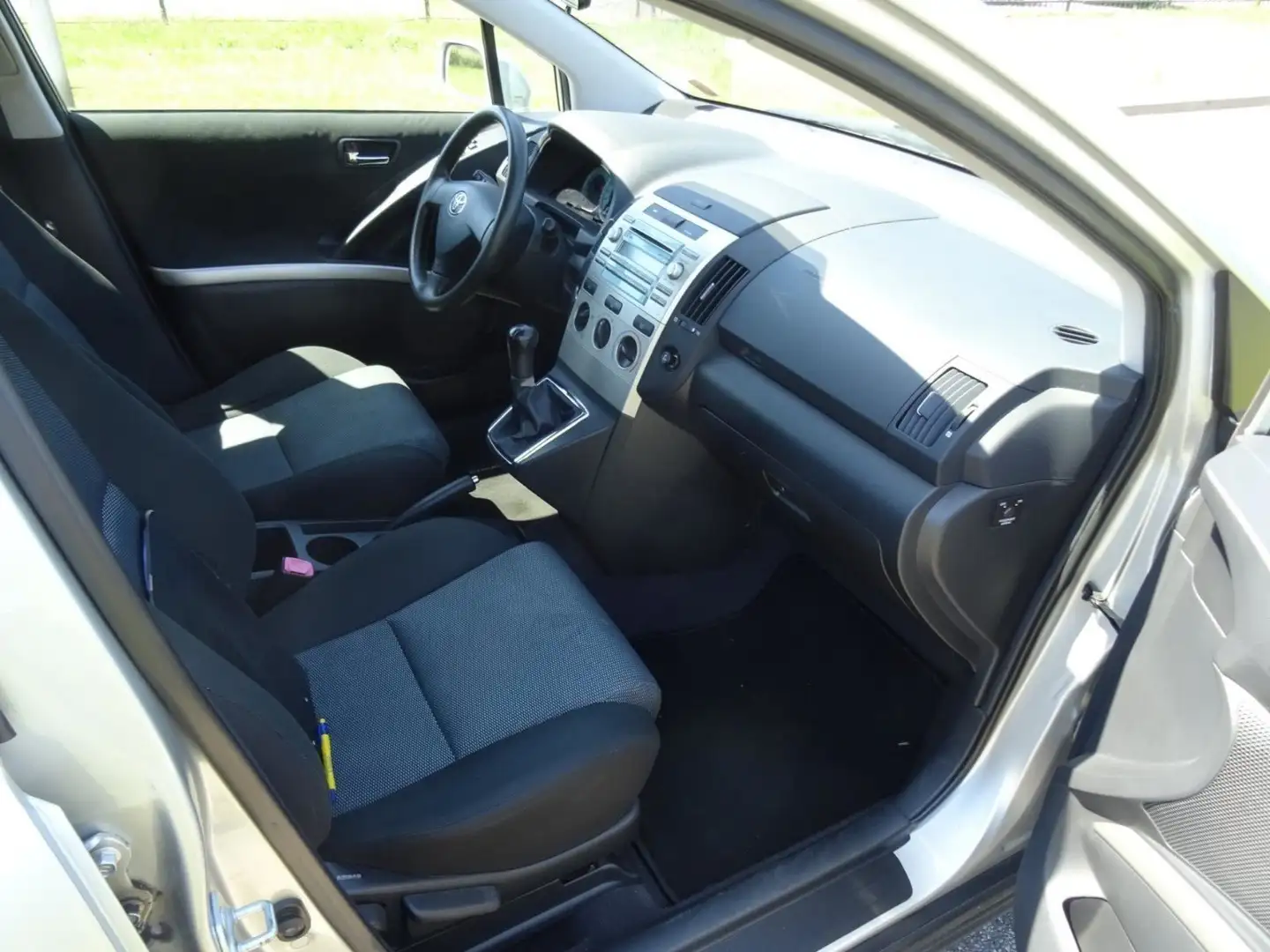 Toyota Corolla Verso Corolla Verso 1.6 VVT-i Terra Argent - 2