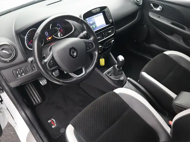 Renault Clio view 8
