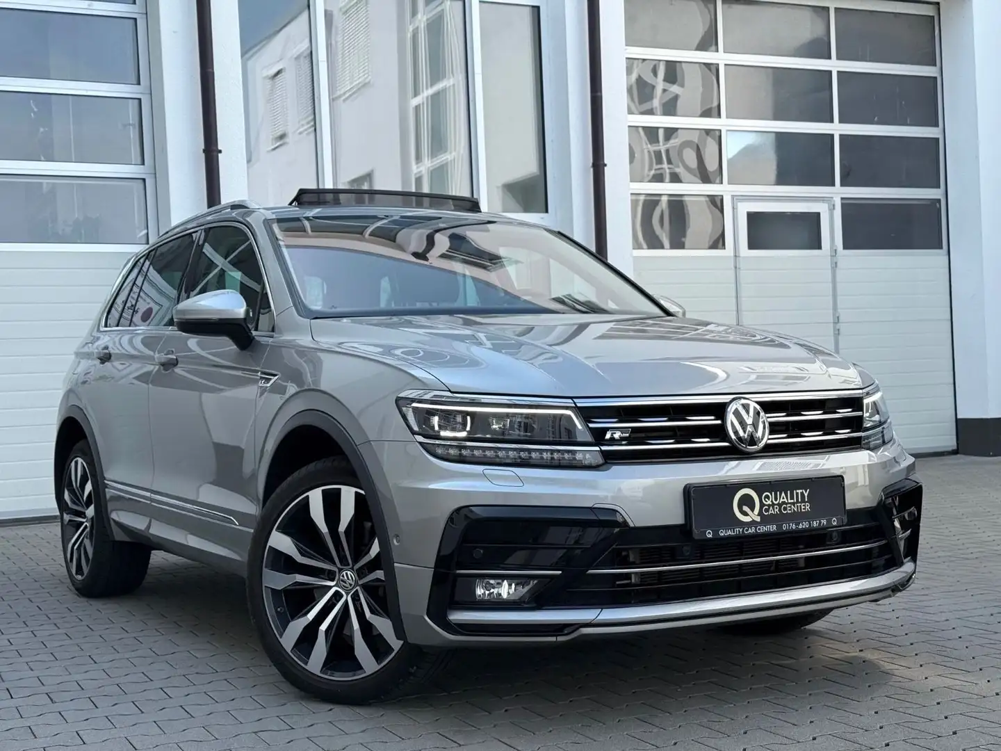 Volkswagen Tiguan Highline 4Motion R line *VOLL*PANO*AHK* Zilver - 1