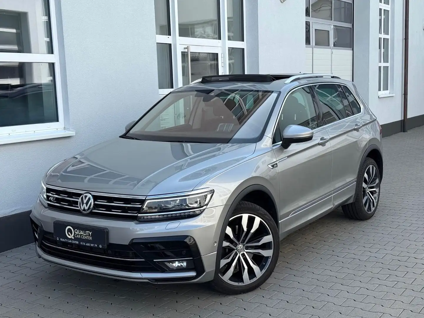 Volkswagen Tiguan Highline 4Motion R line *VOLL*PANO*AHK* Zilver - 2