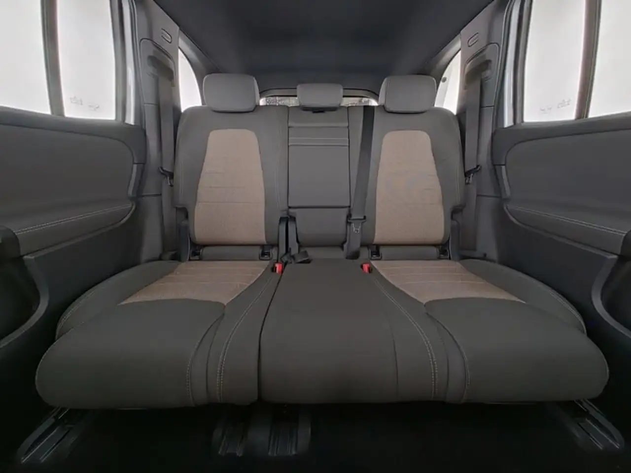 Mercedes-Benz EQB 250+ Electric Art Night Memory AHK DISTRONIC, миниатюра 9