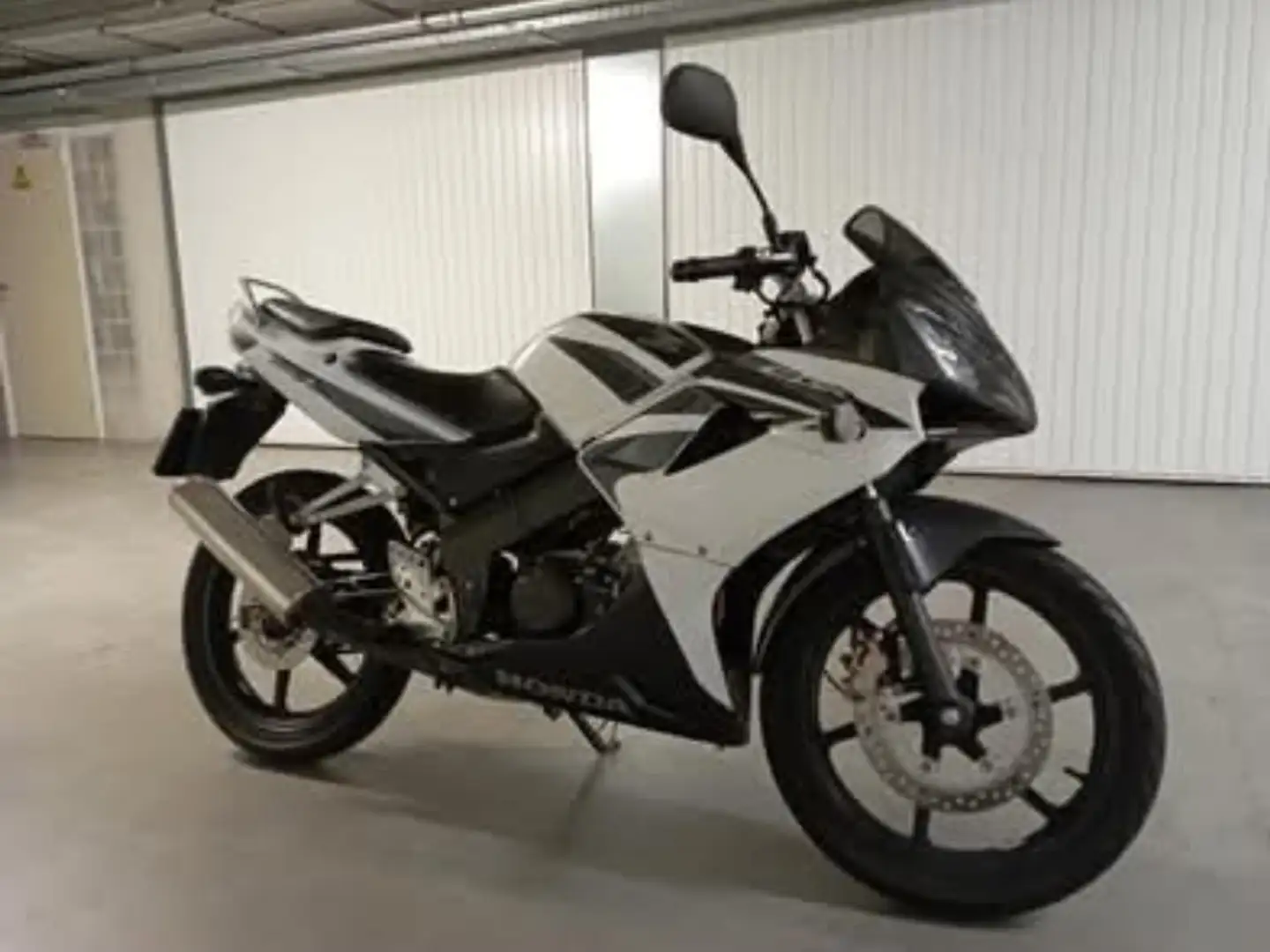 Honda CBR 125 Černá - 2