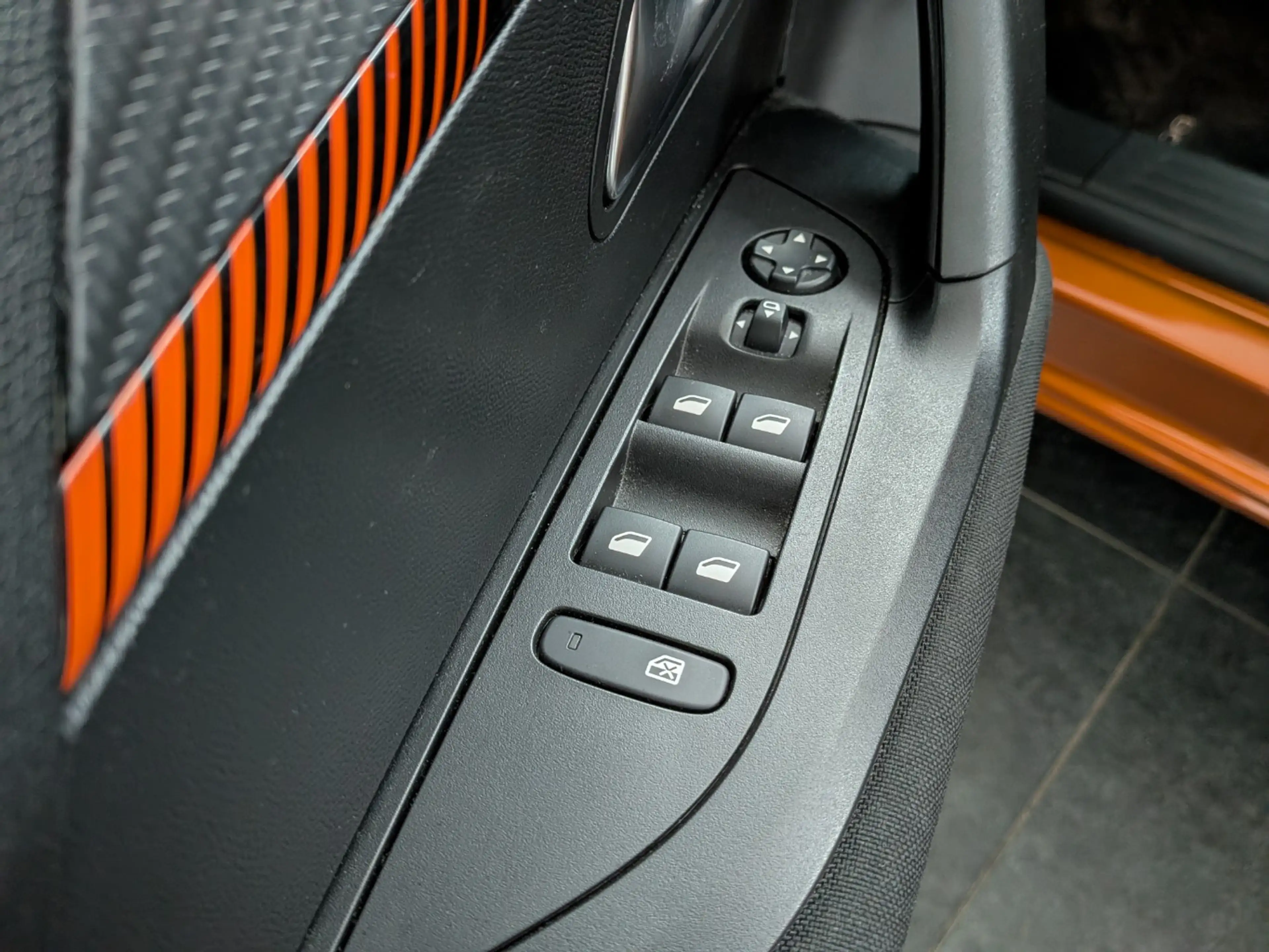 Peugeot e-2008 EV Active Pack 50 kWh | NL-AUTO! | 1E EIGENAAR! | — photo 12