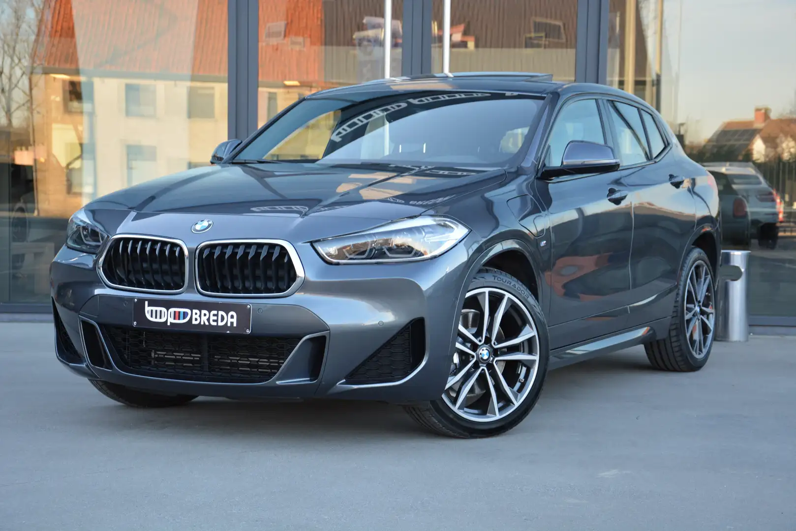 BMW X2 xDrive 25e M-Sport/Pano/Memory/Keyless/Camera Grau - 2