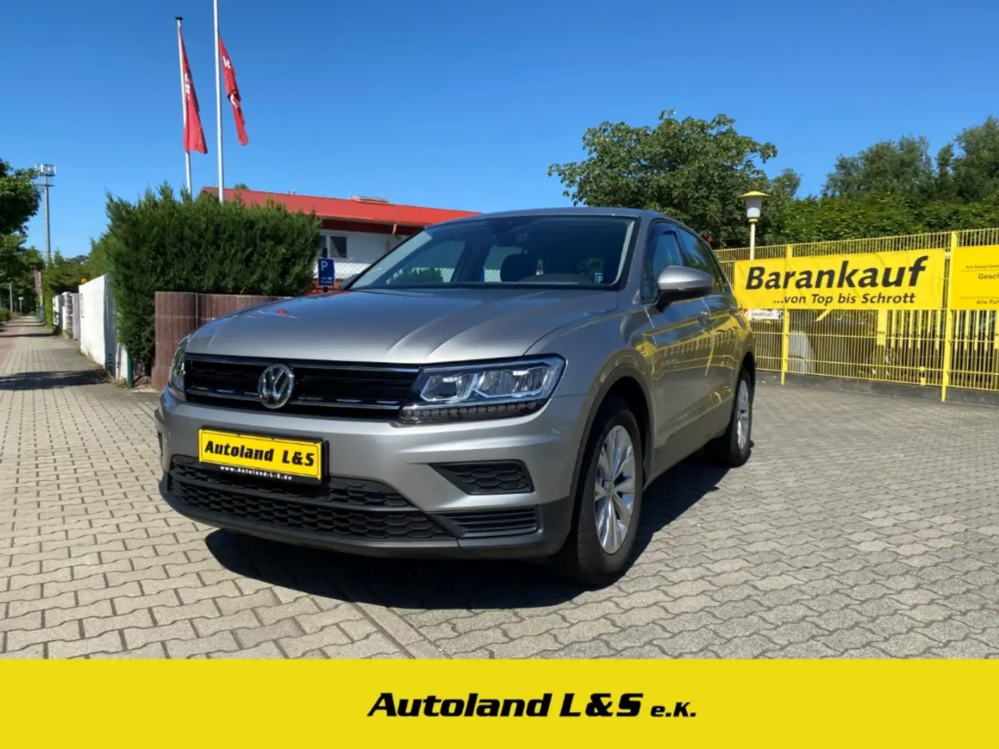 Volkswagen Tiguan Trendline 1.5 TSI, LED, PDC, Alus, SH, AHK, Silber - 1