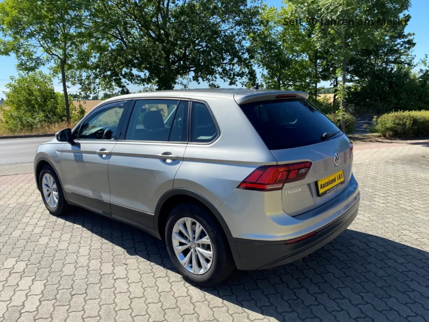 Volkswagen Tiguan Trendline 1.5 TSI, LED, PDC, Alus, SH, AHK, Silber - 2