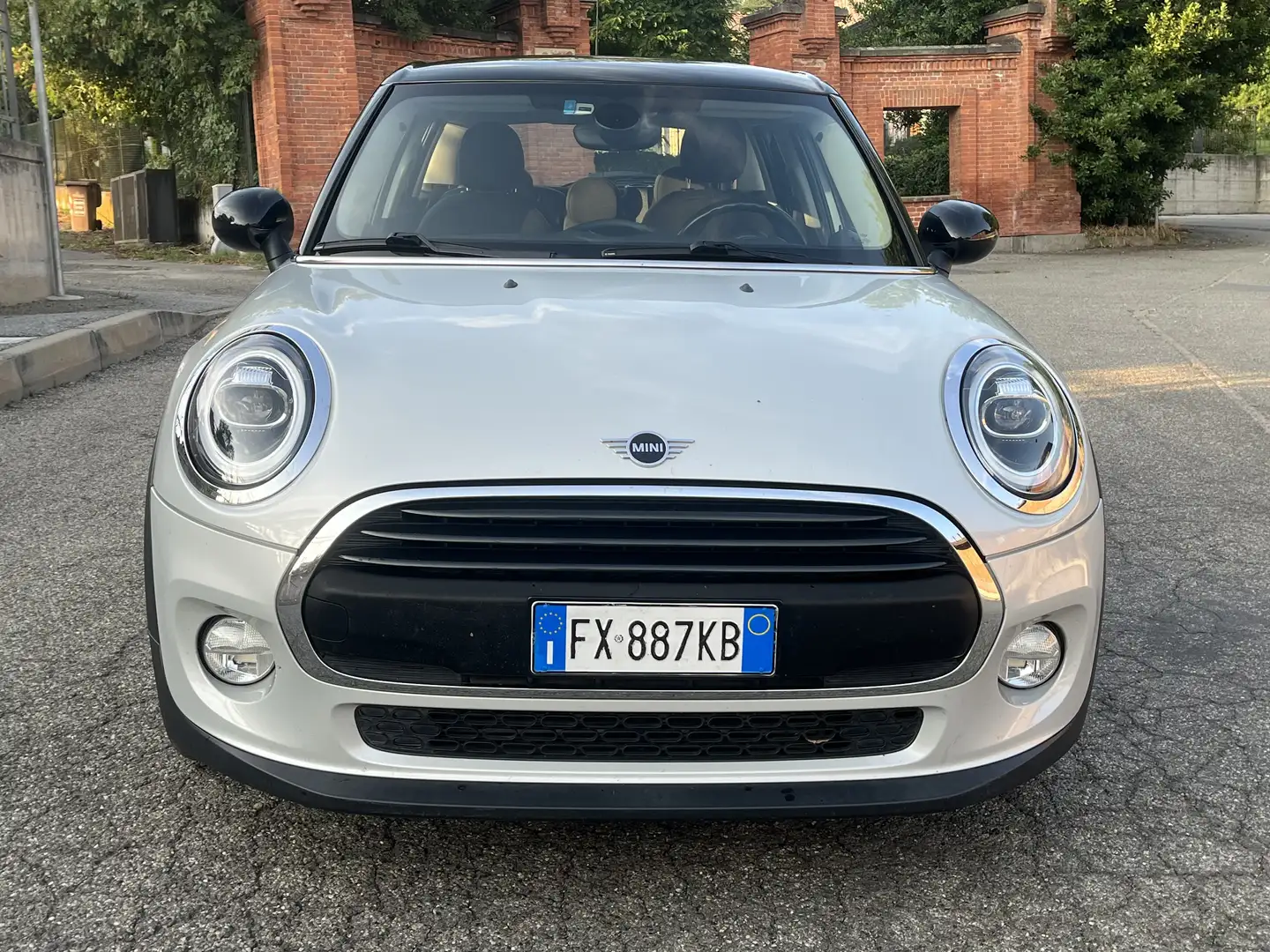 MINI Cooper D 5p 1.5 auto Stříbrná - 2