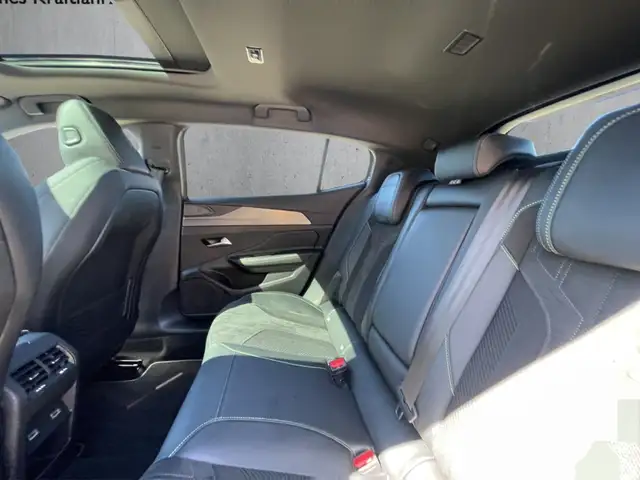 Peugeot 408 view 8
