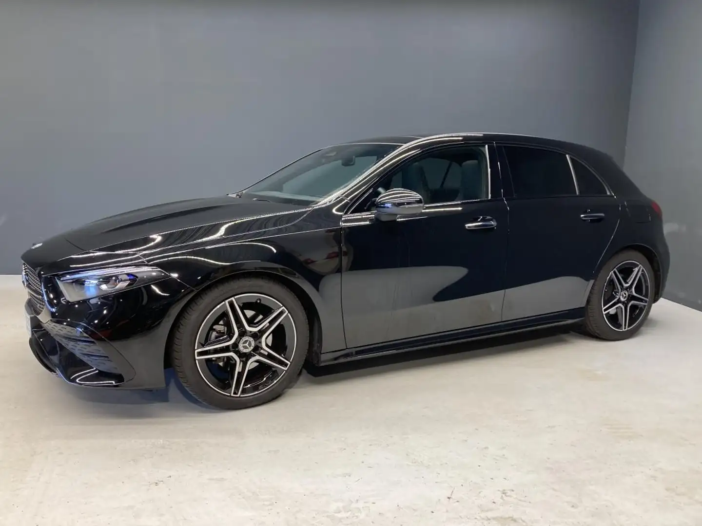 Mercedes-Benz A 200 AMG Advanced Plus Panodach Night Multibeam Schwarz - 1