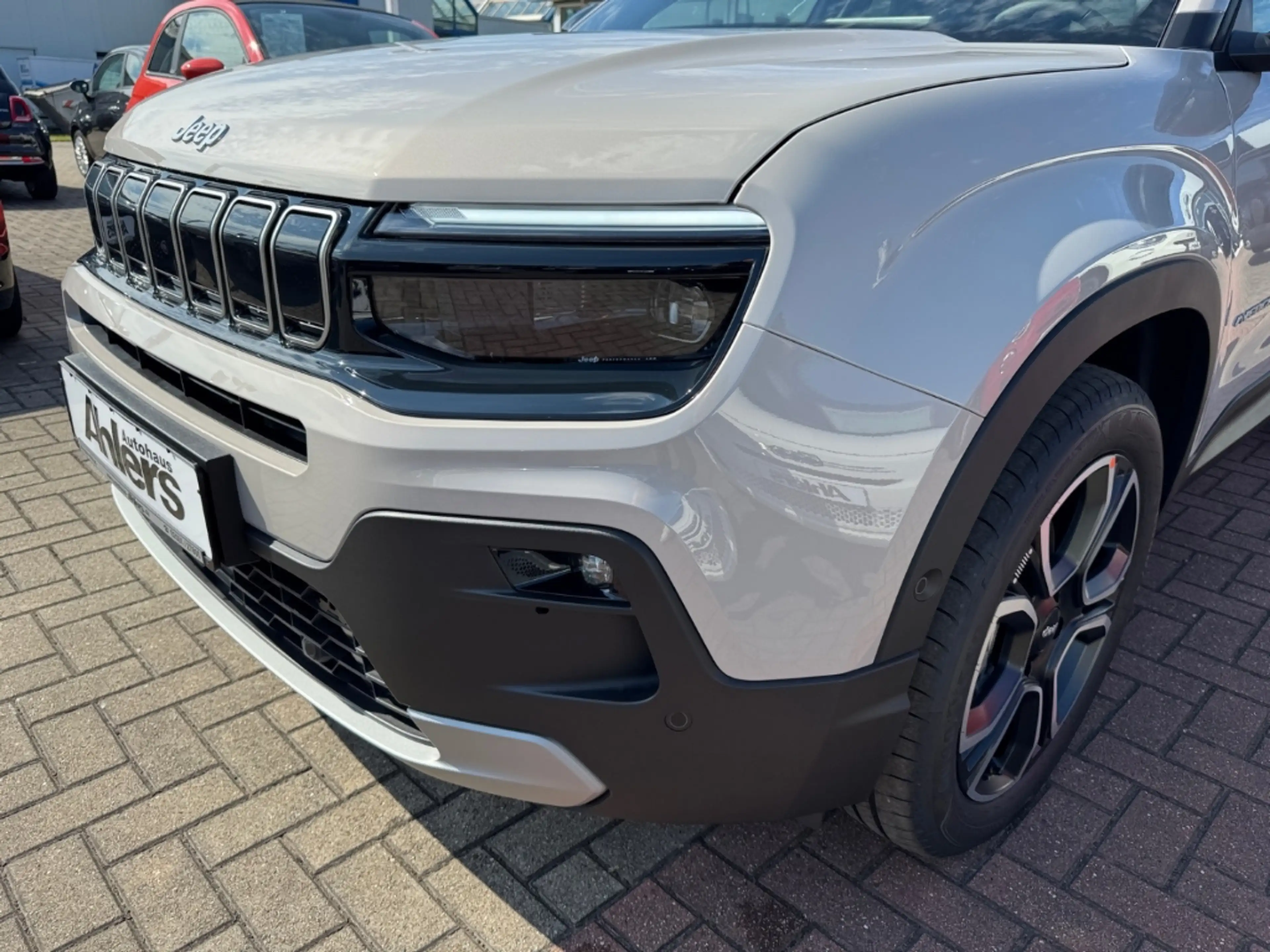 Jeep Avenger Summit+AUTOMATIK+GLASSCHIEBEDACH+NAVI+SHZ+ELHECK+ — photo 12