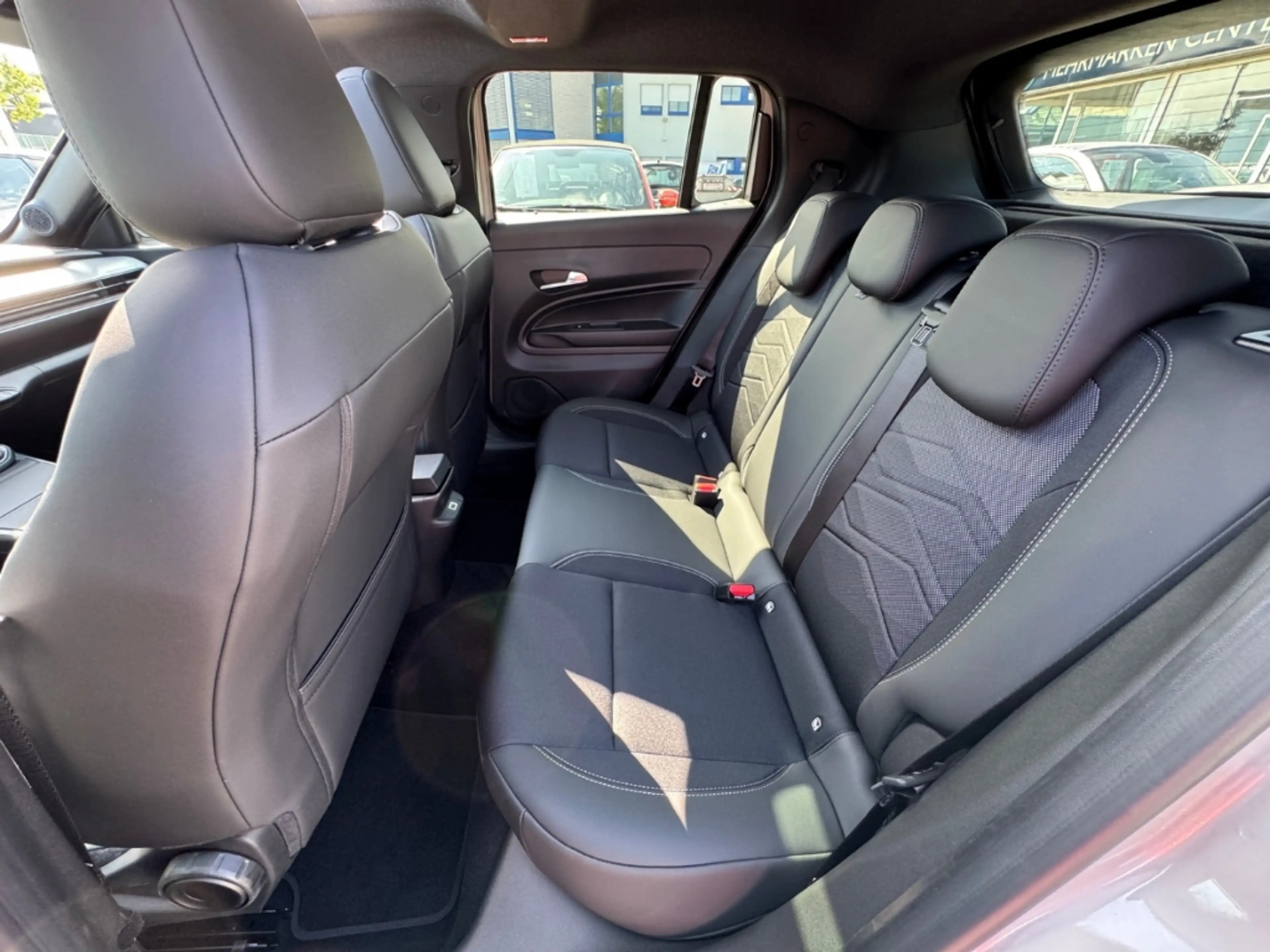Jeep Avenger Summit+AUTOMATIK+GLASSCHIEBEDACH+NAVI+SHZ+ELHECK+ — photo 15