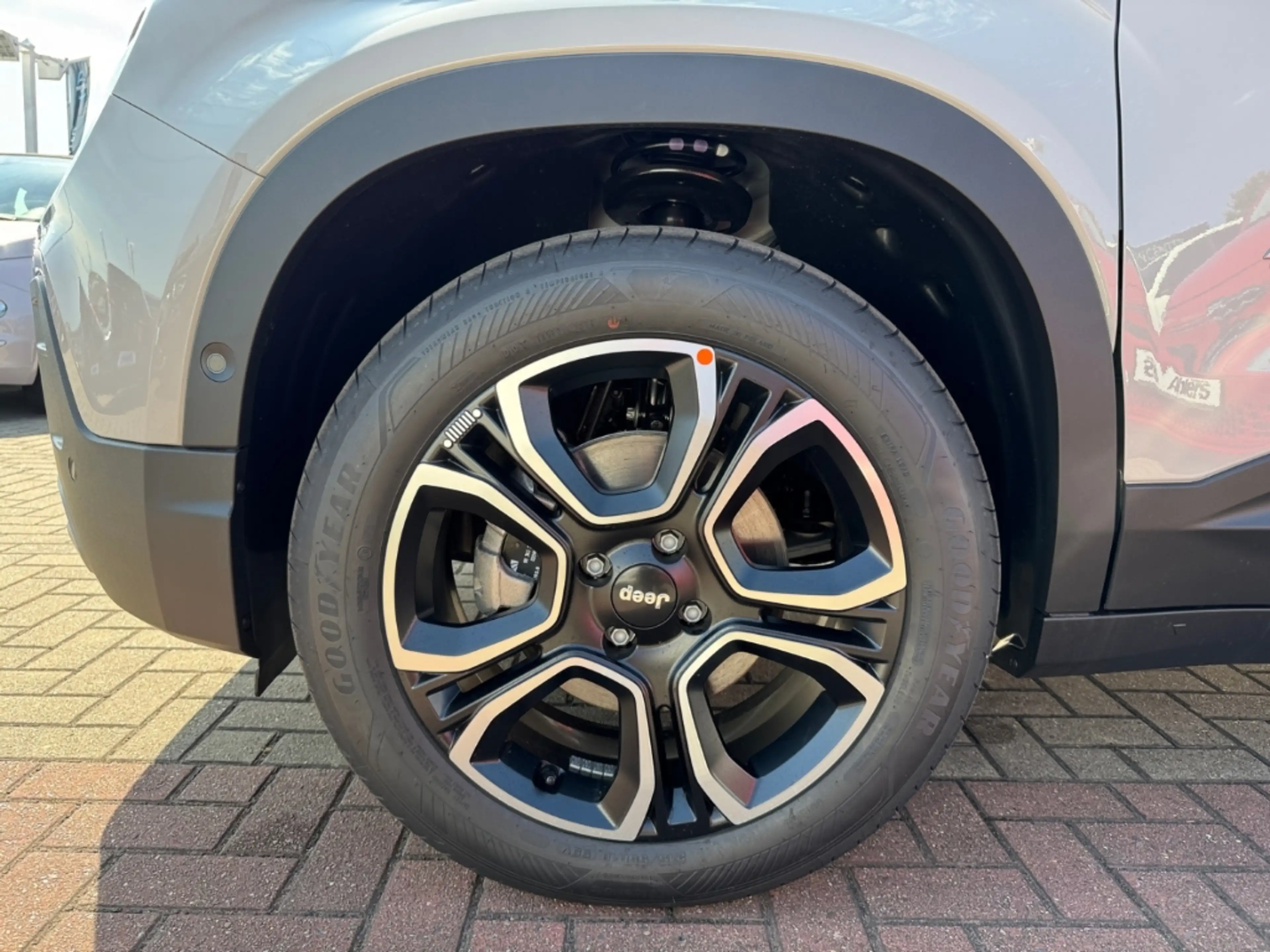 Jeep Avenger Summit+AUTOMATIK+GLASSCHIEBEDACH+NAVI+SHZ+ELHECK+ — photo 11