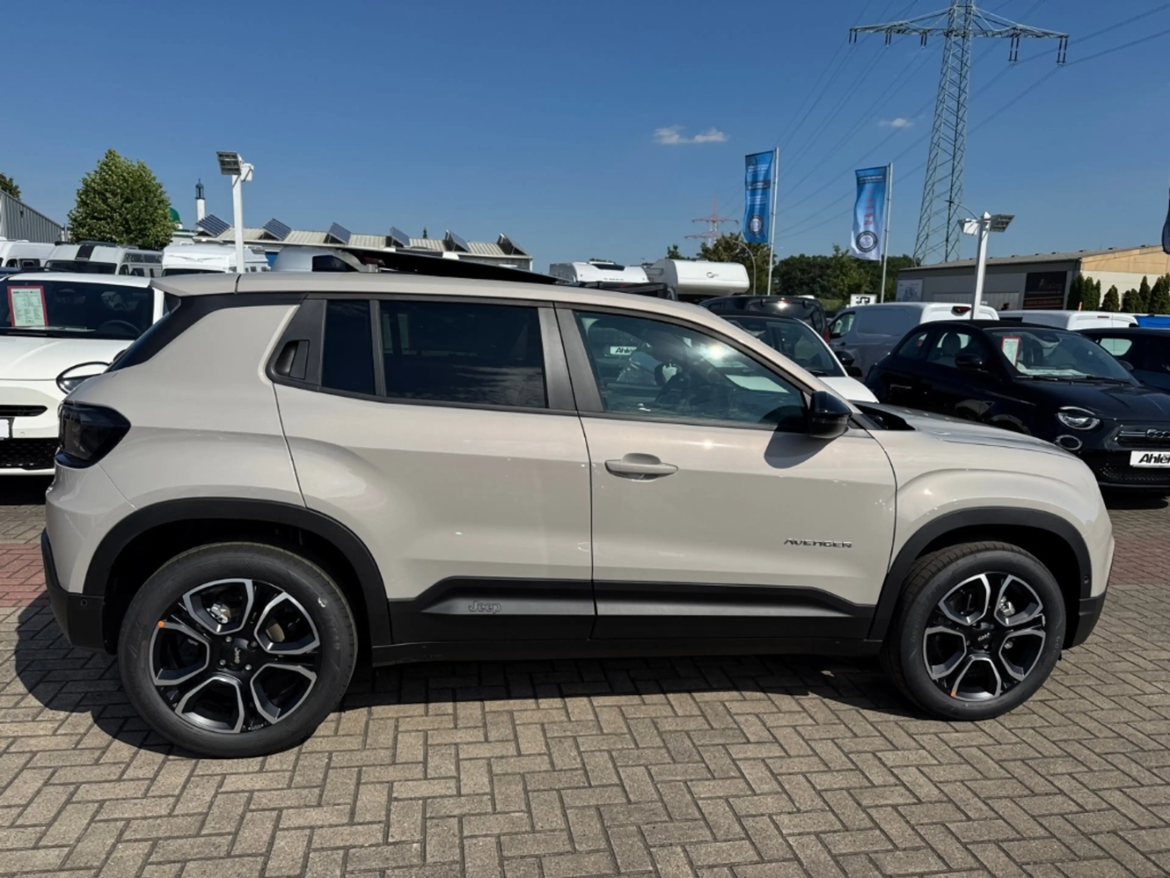 Jeep Avenger Summit+AUTOMATIK+GLASSCHIEBEDACH+NAVI+SHZ+ELHECK+ — photo 10