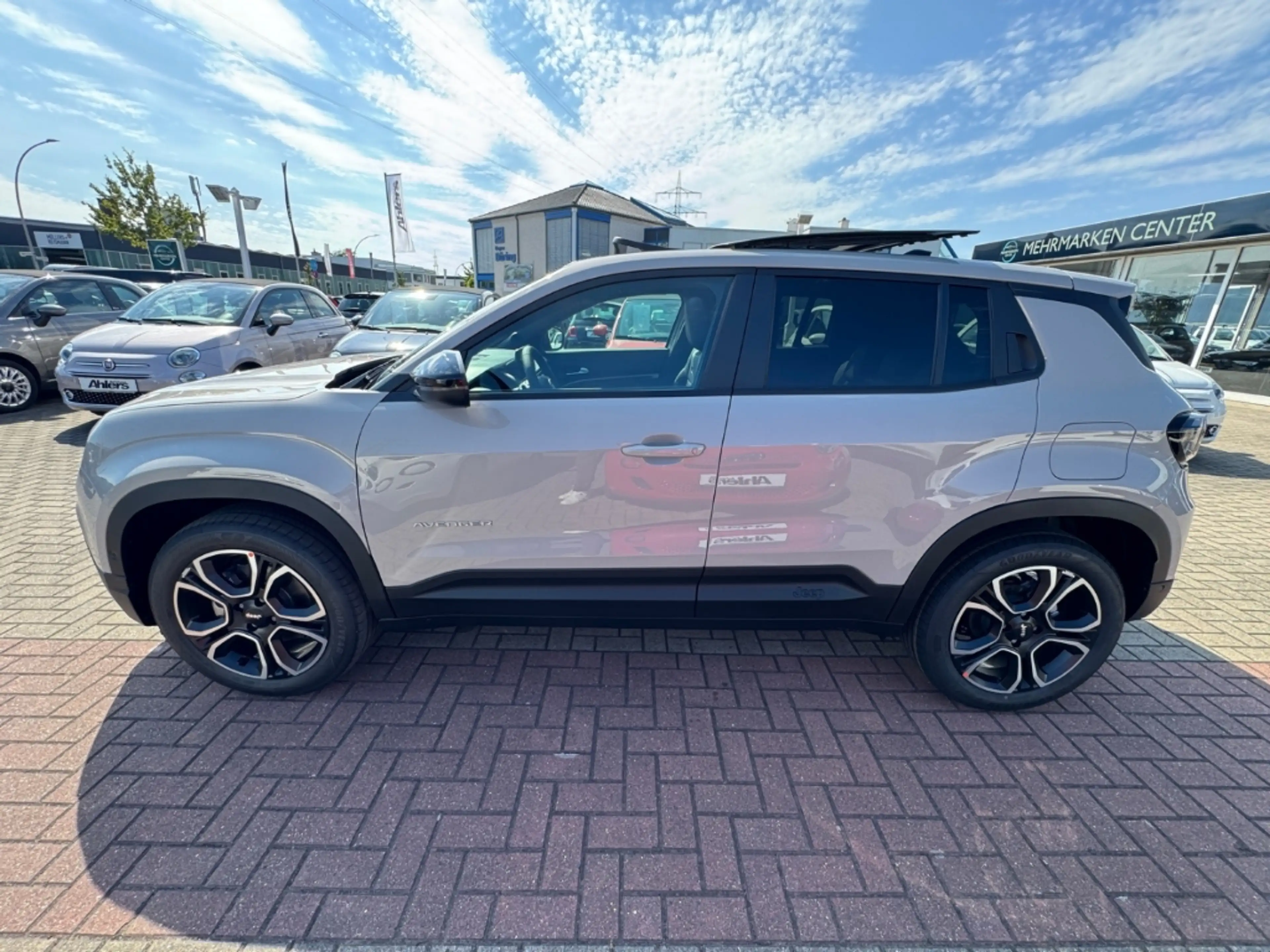 Jeep Avenger Summit+AUTOMATIK+GLASSCHIEBEDACH+NAVI+SHZ+ELHECK+ — photo 4