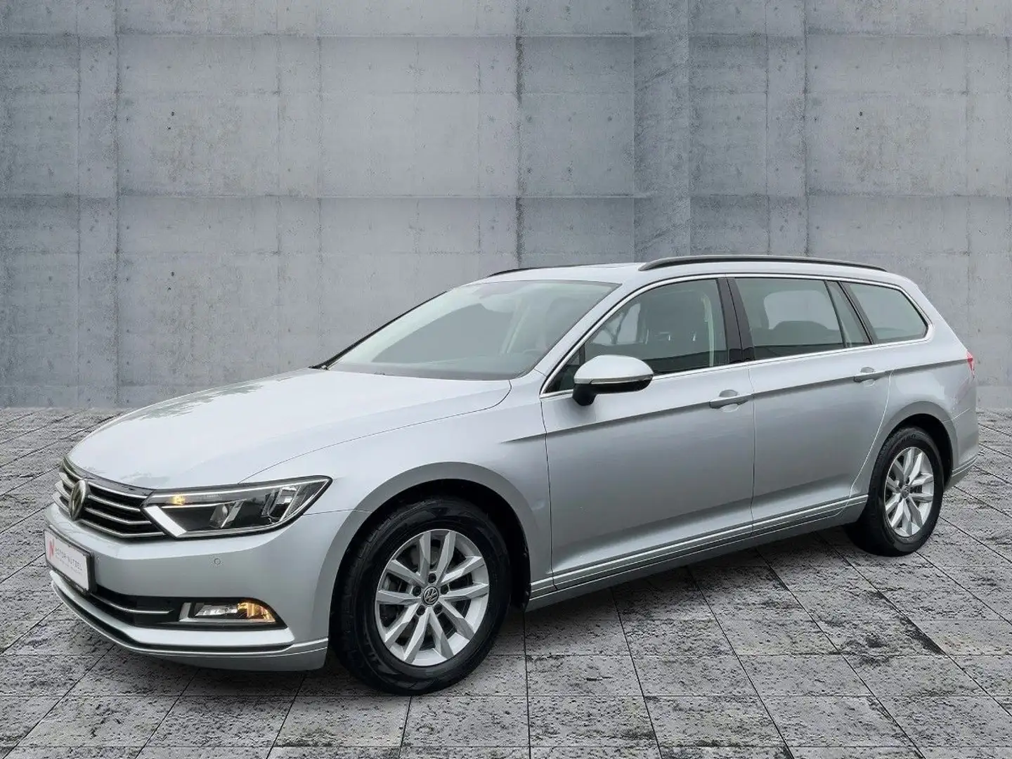 Volkswagen Passat Variant 1.5 TSI DSG COMFORTLINE PANO+NAVI Silver - 2