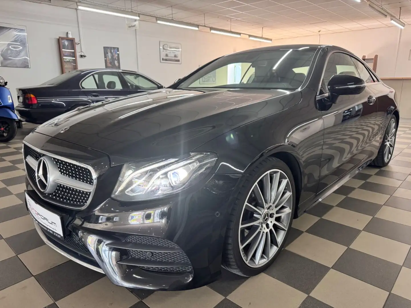 Mercedes-Benz E 300 Coupe Amg Line Fekete - 2
