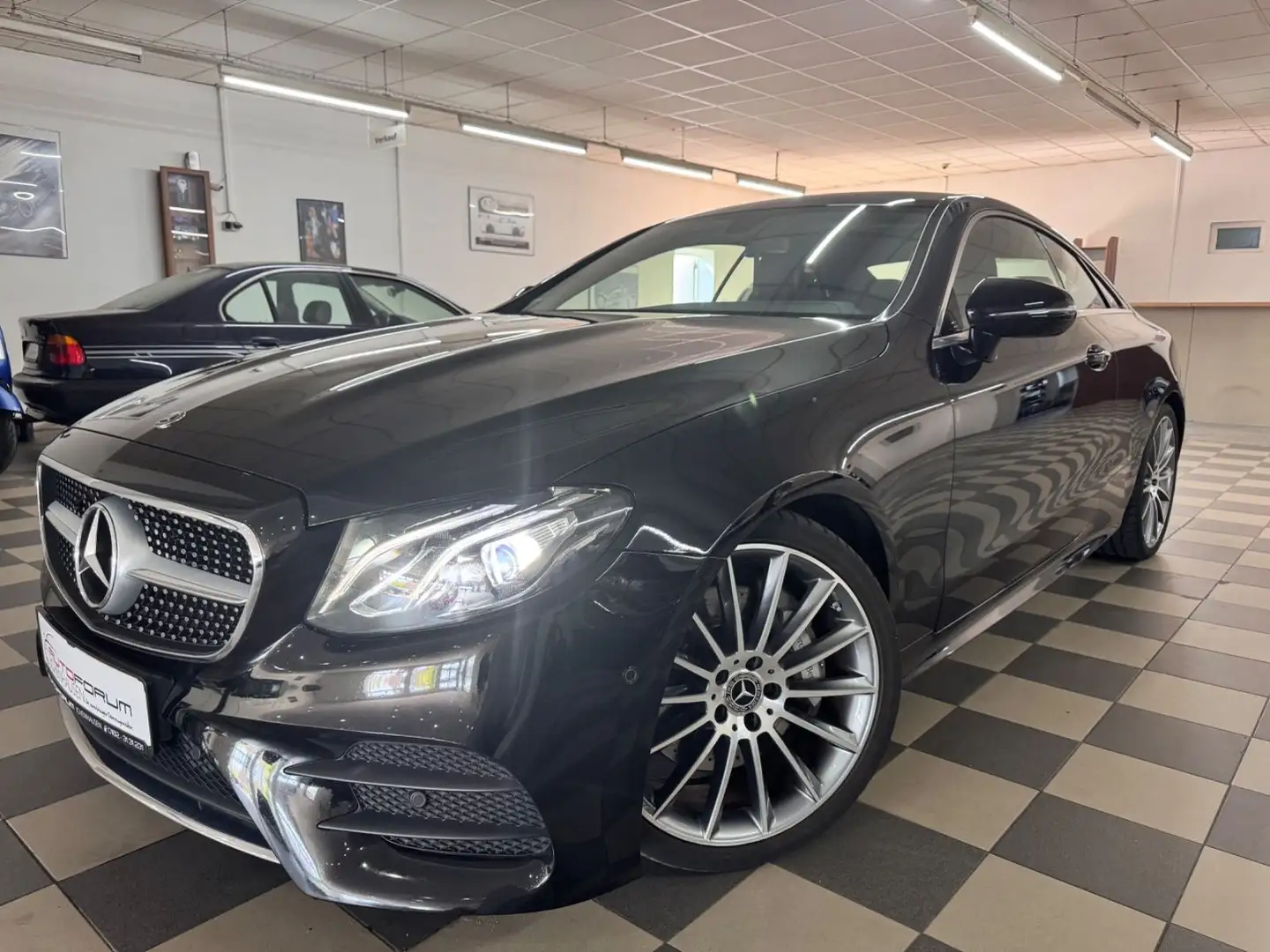 Mercedes-Benz E 300 Coupe Amg Line Fekete - 1