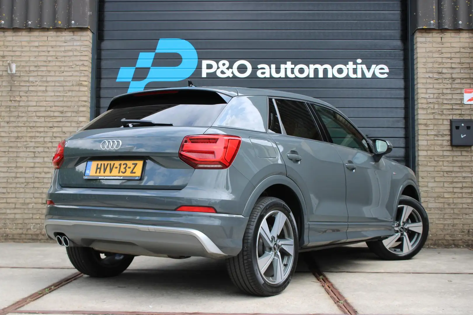 Audi Q2 35 TFSI S Edition VIRTUAL / LEDER / S-LINE Grijs - 2