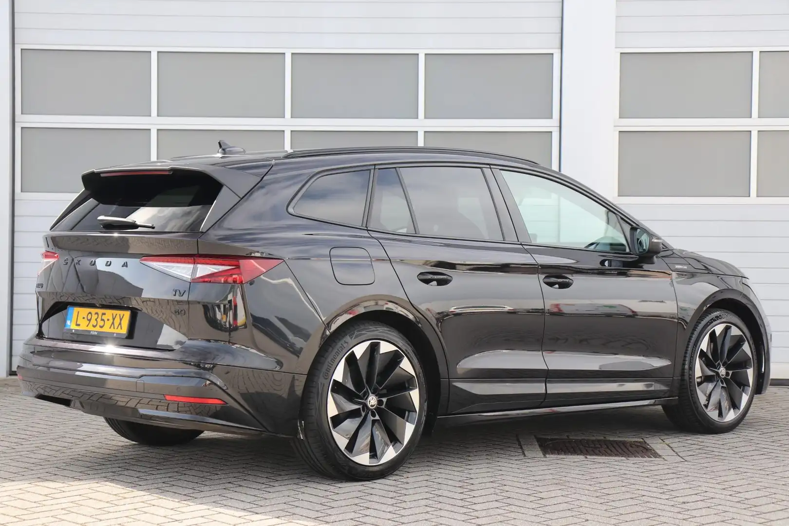 Skoda Enyaq 60 180pk Sportline | SoH 93% | Trekhaak | Navigati Zwart - 2