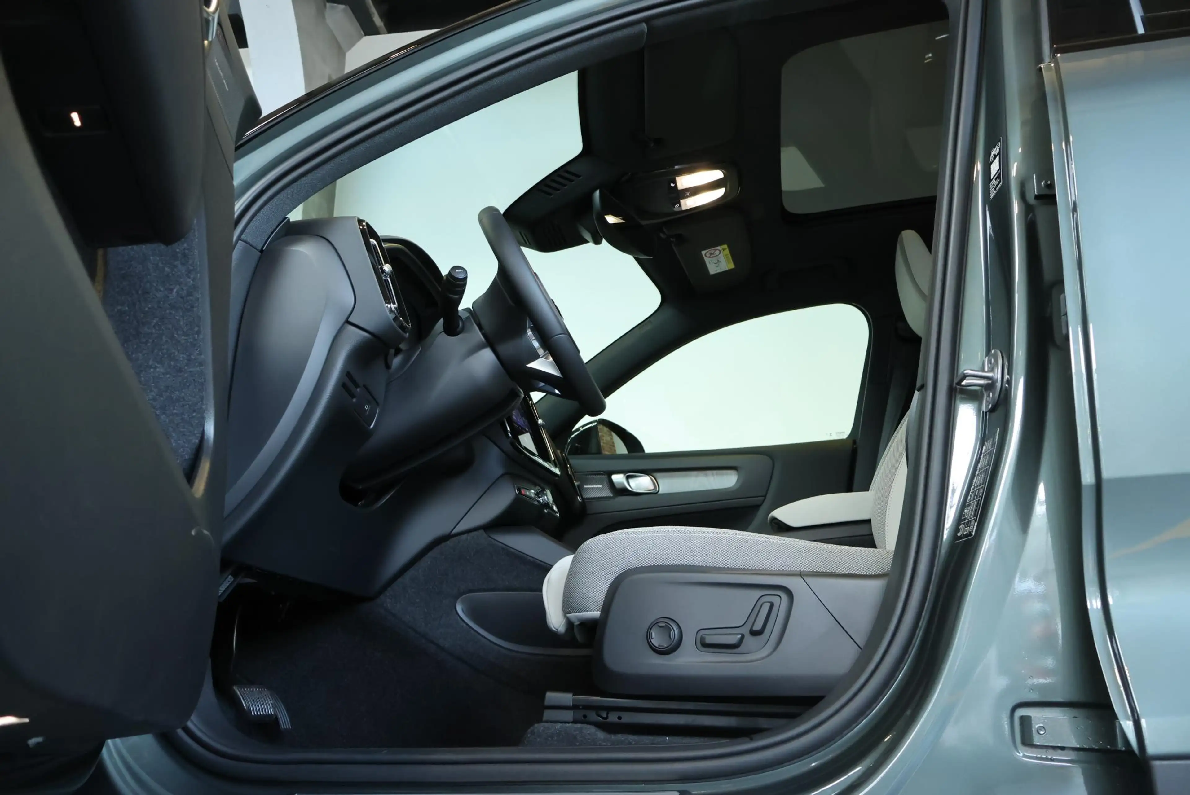 Volvo EX40 Single Motor Extended Range Ultra Europa 82 kWh | — photo 9