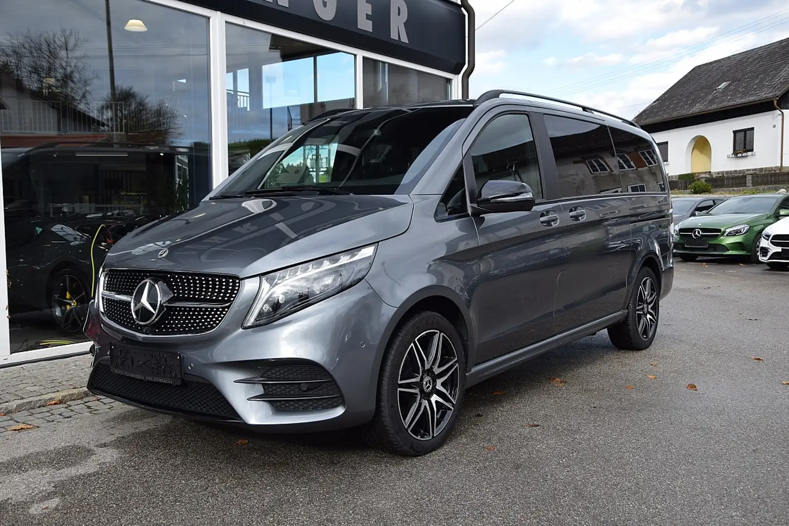 Mercedes-Benz V 300 d 4Matic Aut. *AMG-Line*Fahrass.paket*360°Kamera* Gris - 2