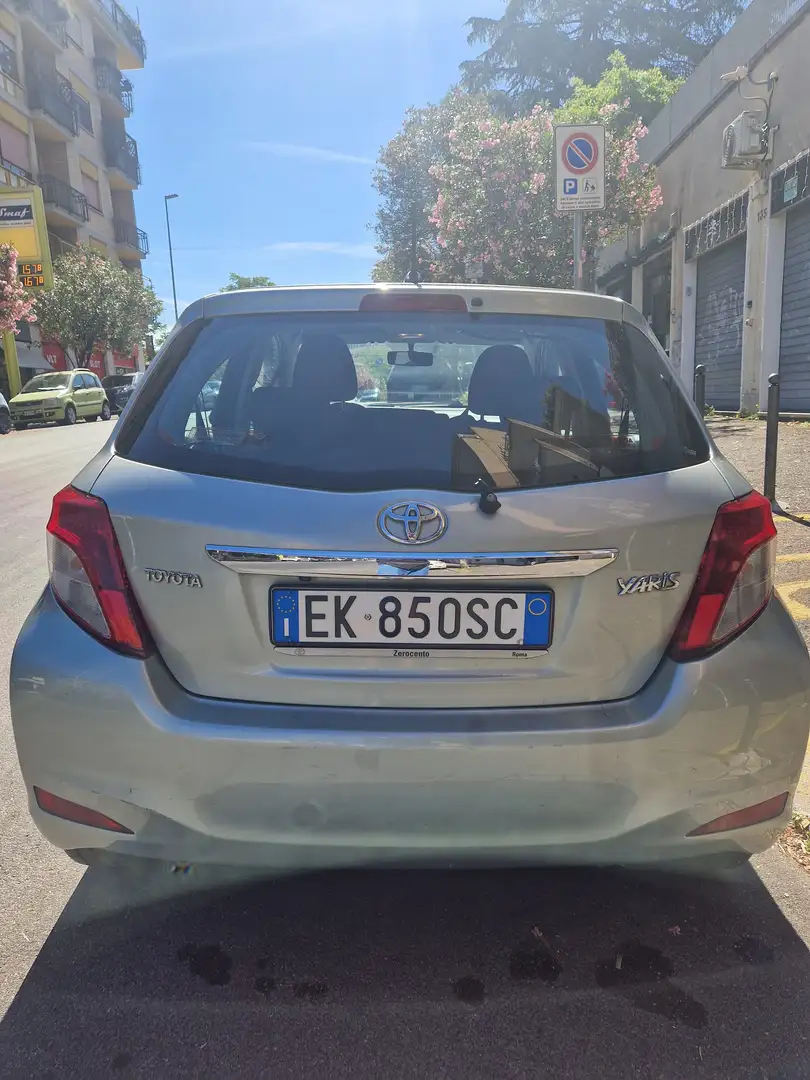 Toyota Yaris 1300 benzina Argento - 2