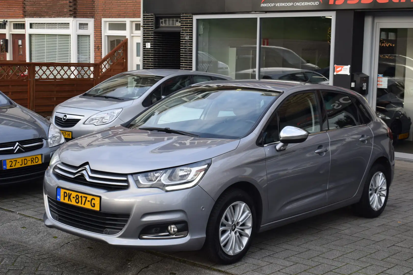 Citroen C4 1.2 Shine 130pk PDC Climate Cruise Grijs - 2